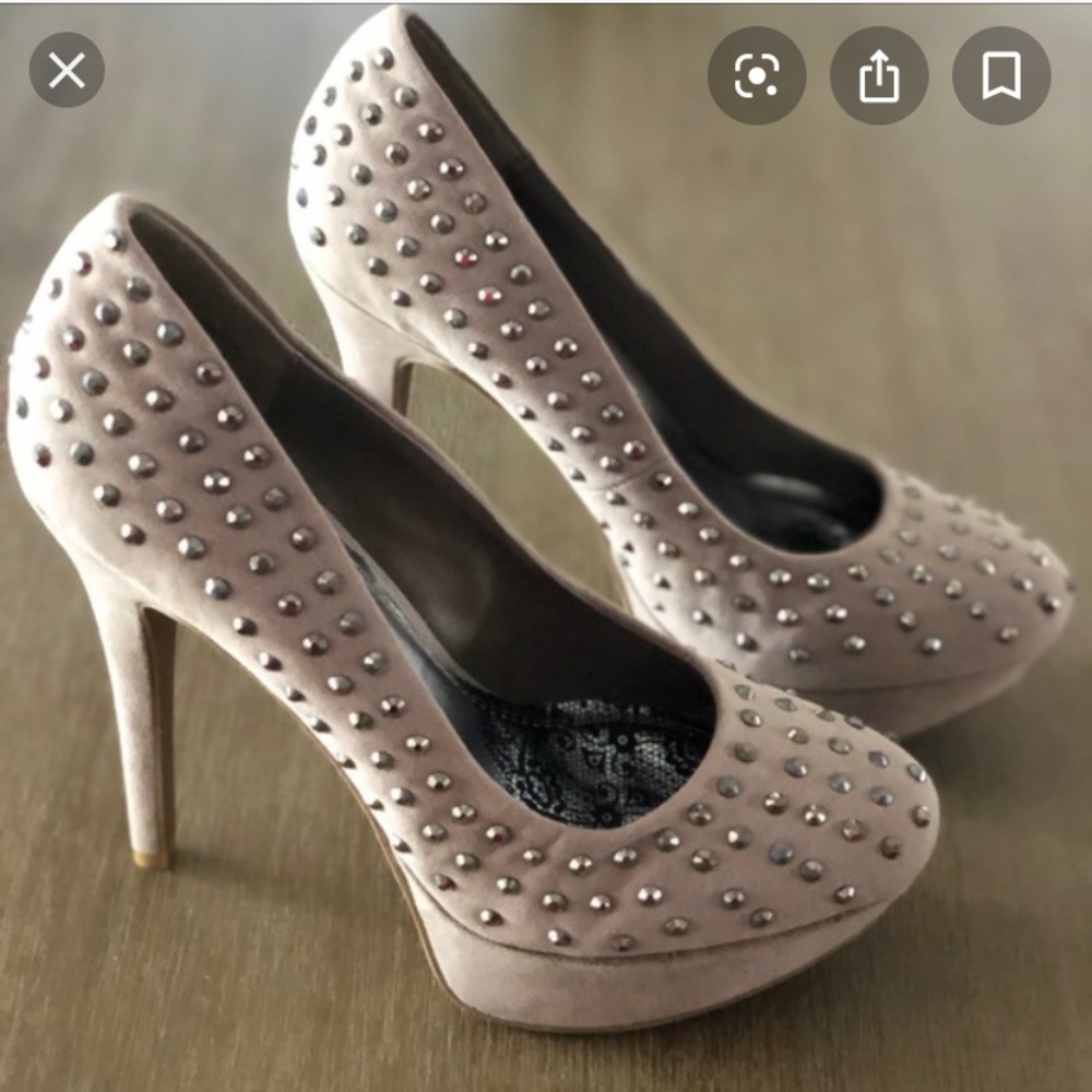 Society 86 studded nude platform pump